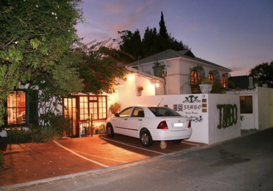 4 Bedroom Property for Sale in Green Point Western Cape